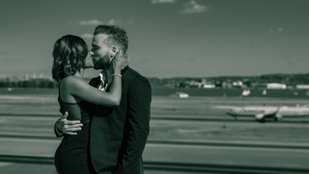 She sat next to the annoying guy on the plane, then they fell in love She sat next to the annoying guy on the plane, then they fell in love