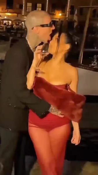Travis Barker licks Kourtney Kardashian
