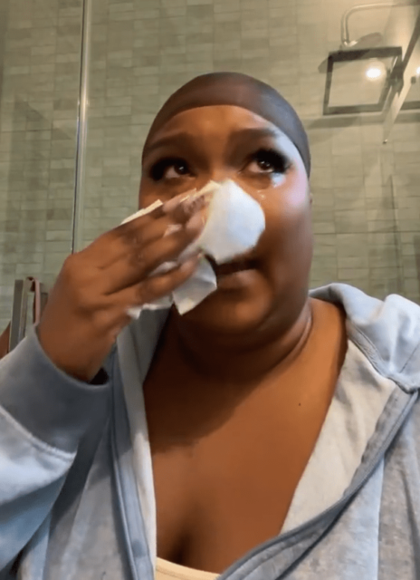 Lizzo Breaks Down in Tears After Attacks by Racist Trolls