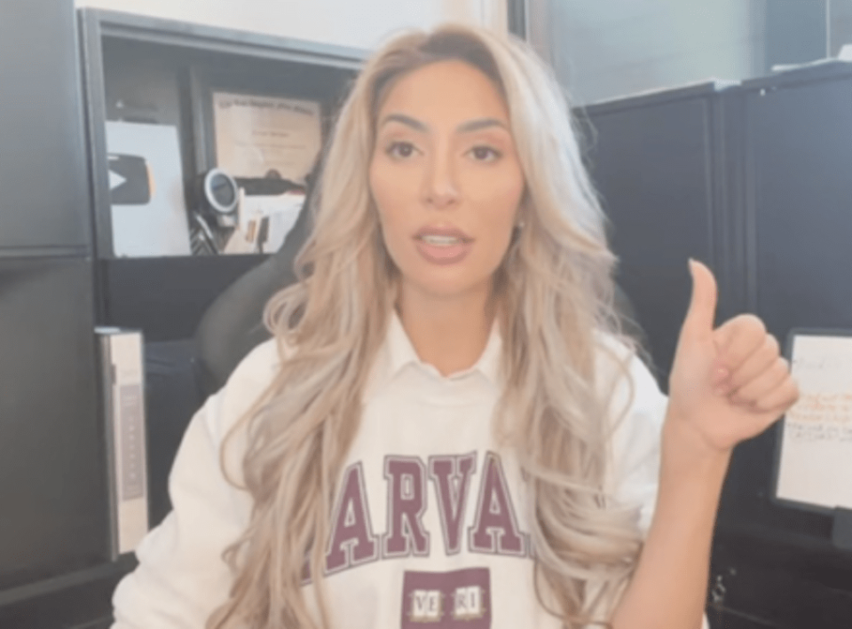 Farrah Abraham in a Sweatshirt