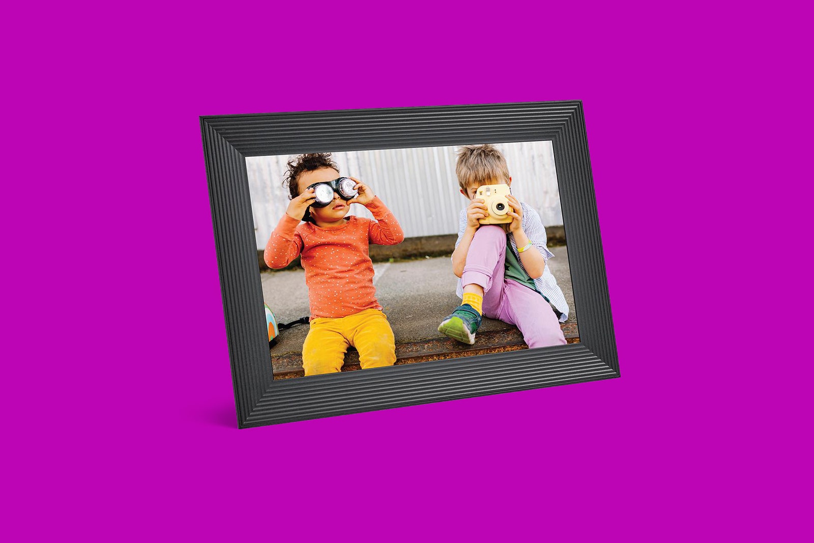 digtal frame on pink background
