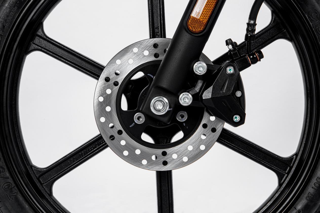 MUJI MS01 EV Moped wheel and brakes