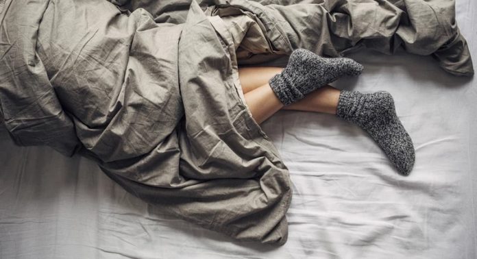 Wearing socks to bed: Wearing socks to bed: