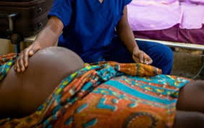 pregnant-woman-cuts-her-stomach-open-due-to-labour-pains (Copy)