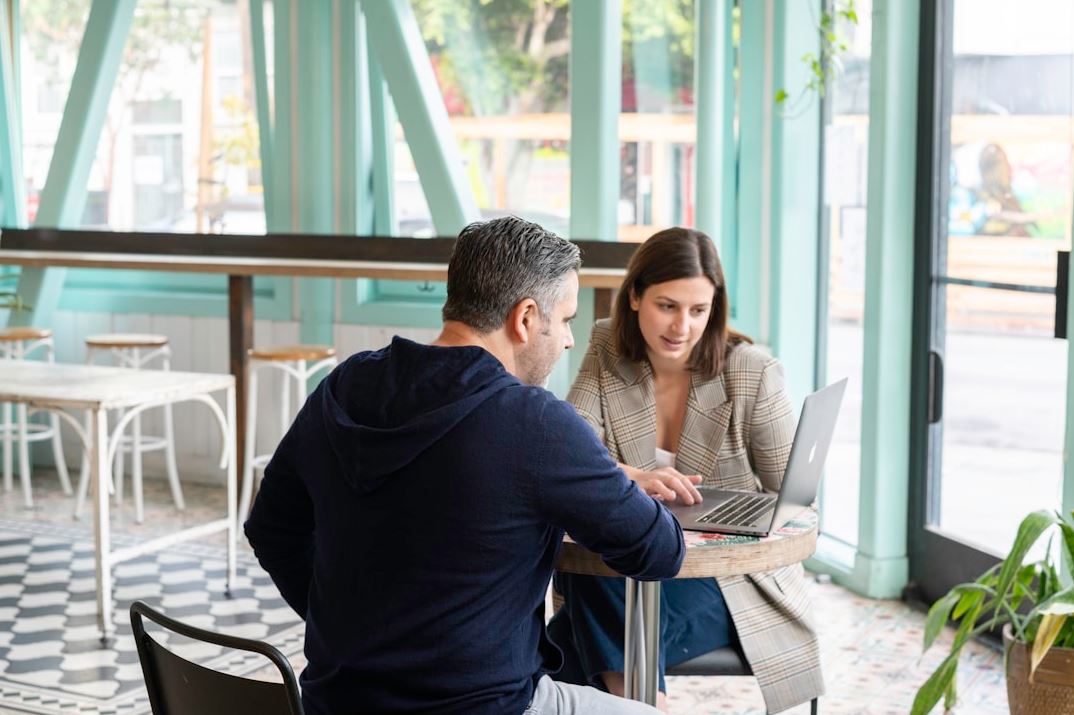Business owner and employee discussing the implementation of an effective account planning strategy to drive profits.