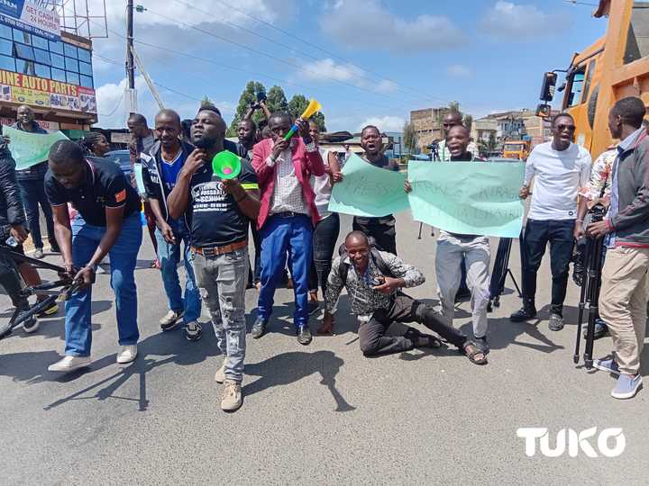 Meru journalists during a peaceful protest in Nkubu tow Meru journalists during a peaceful protest in Nkubu tow