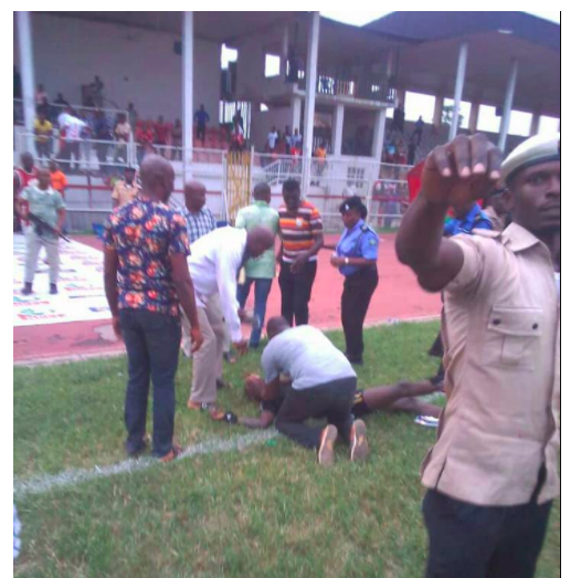 Angry fans beat referee unconscious after a match in Aba (Photos