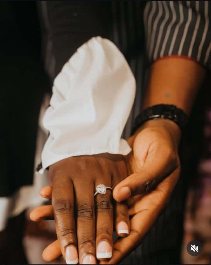 Tobi Makinde proposes to his woman