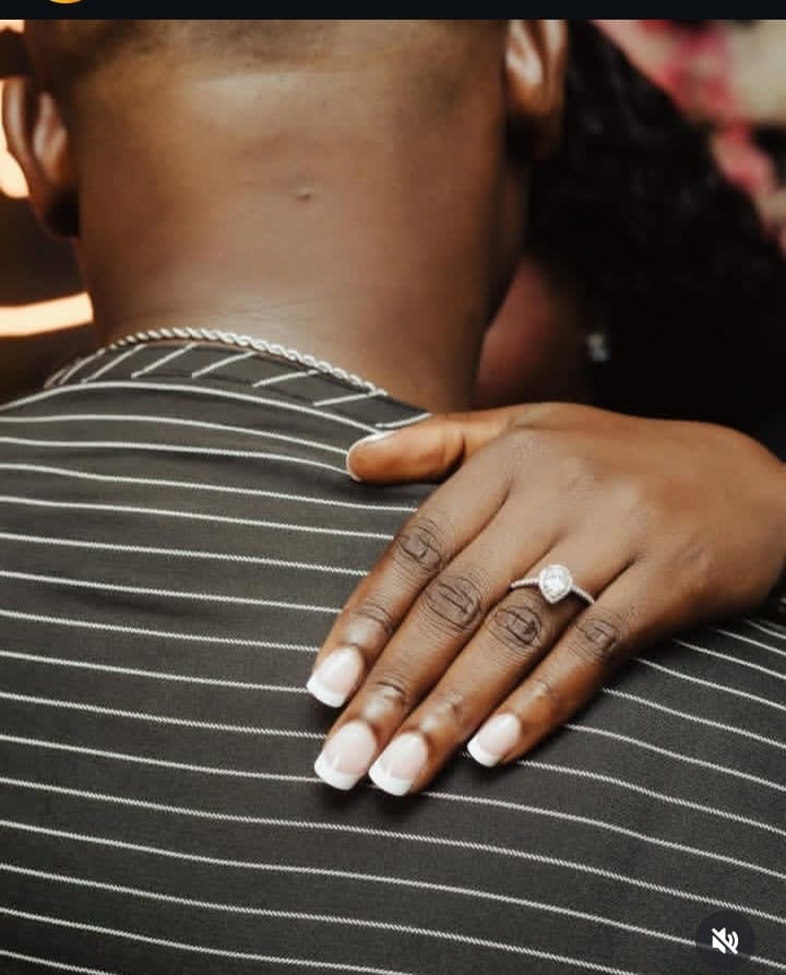 Tobi Makinde proposes to his woman