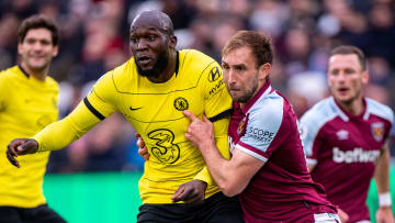 Dawson wrestles with Lukaku