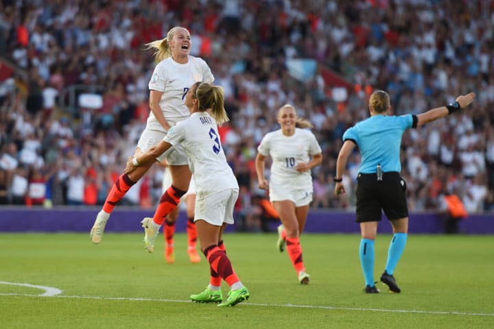 Beth Mead, Rachel Daly