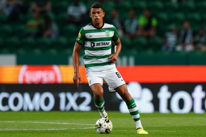 Matheus Nunes controls the ball for Sporting CP against Rio Ave