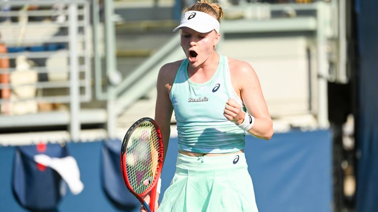 Harriet Dart in reacts during a women&#39;s singles match at the 2022 US Open, Monday, Aug. 29, 2022 in Flushing, NY. (Mike Lawrence/USTA via AP)