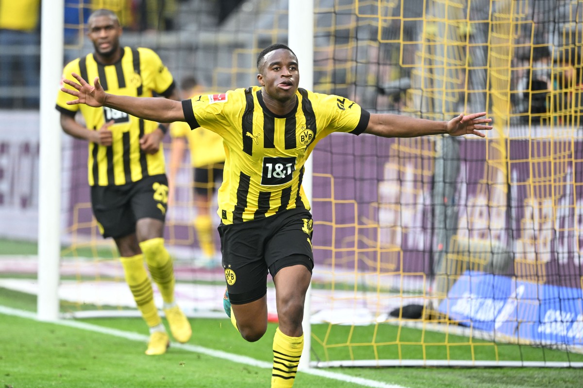moukoko dortmund stuttgart