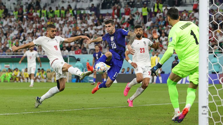 Christian Pulisic scores for the USA