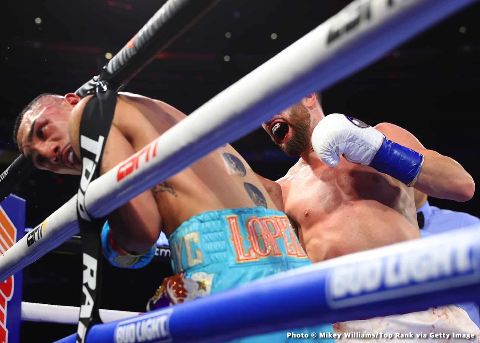 Image: Boxing Results: Teofimo Lopez wins a Split Decision over Sandor Martin!