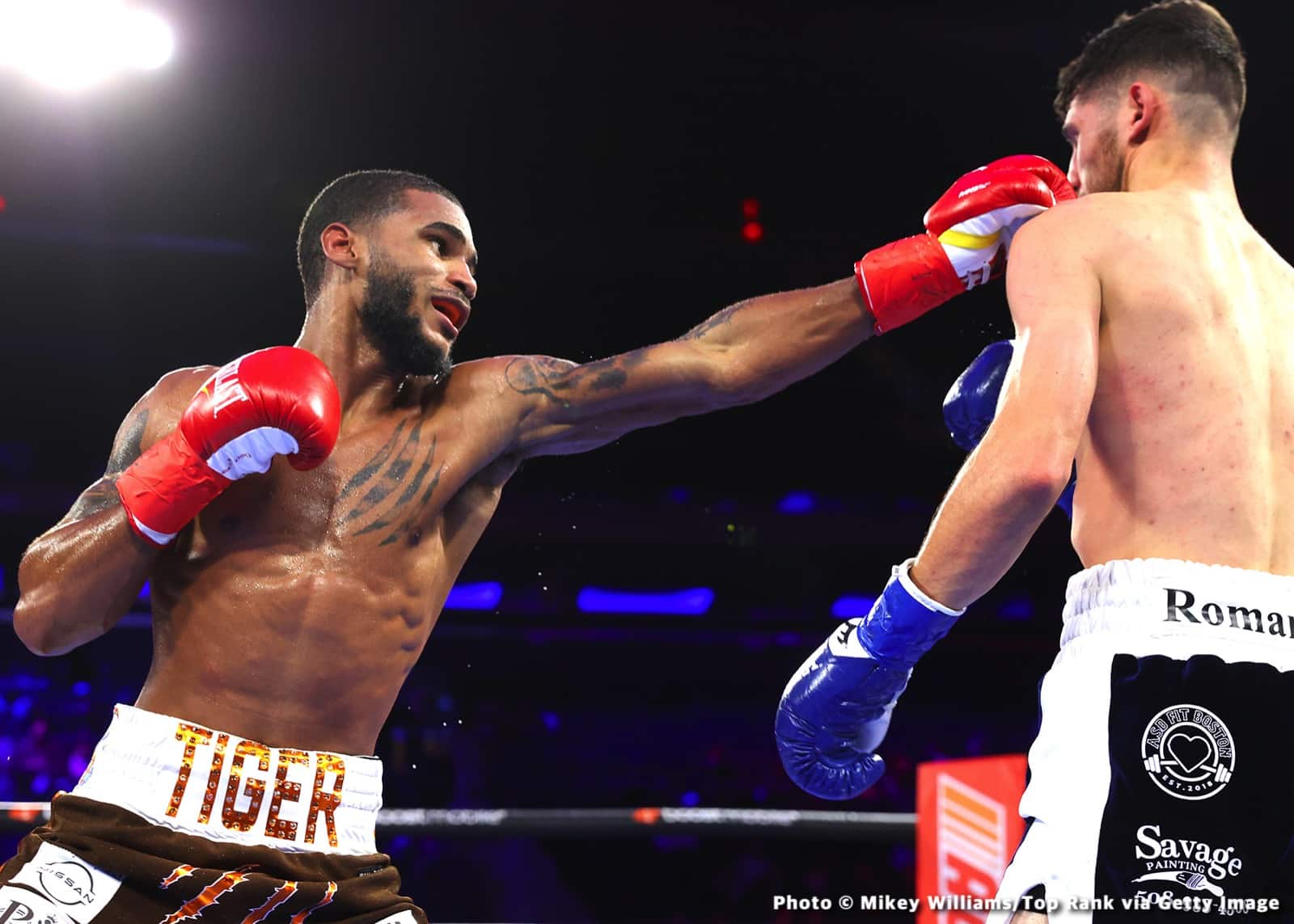 Image: Boxing Results: Teofimo Lopez wins a Split Decision over Sandor Martin!