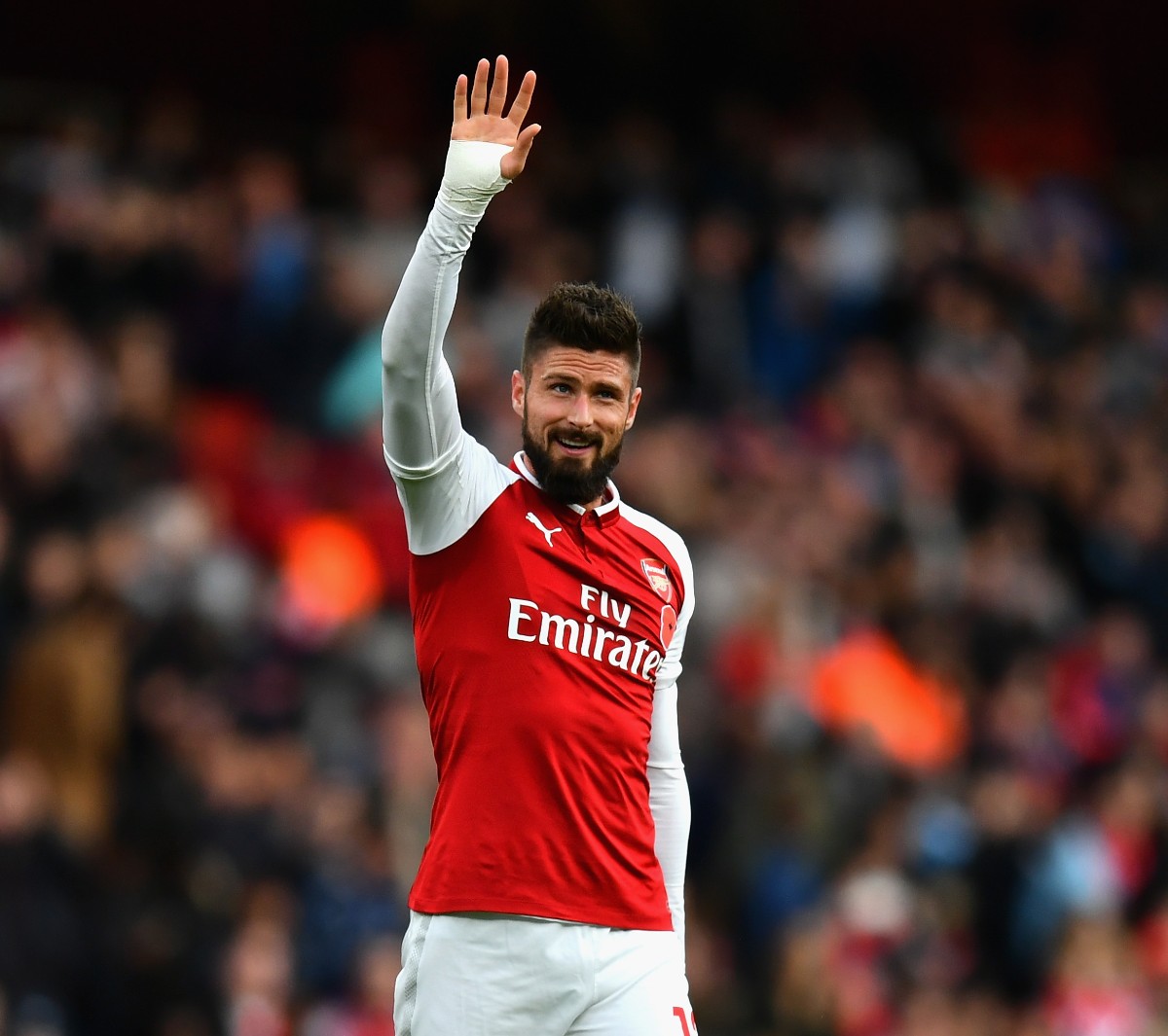 giroud arsenal waving