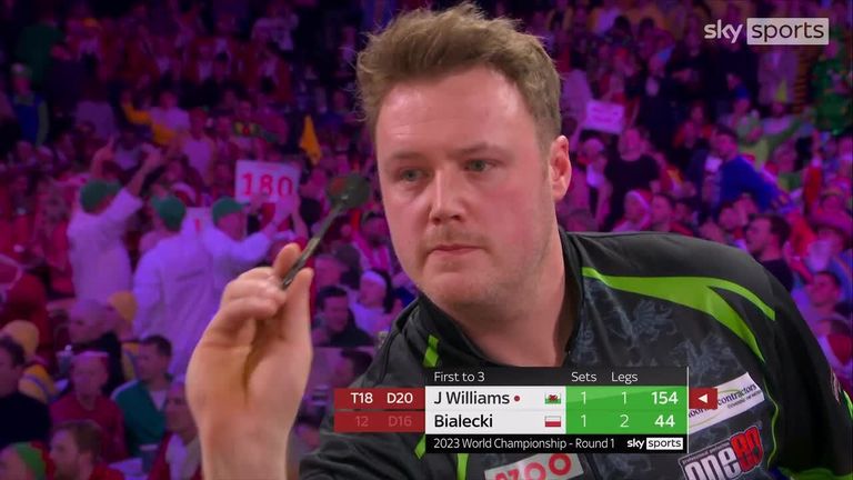 Jim Williams checks outs with a brilliant 154 to keep the third set alive.