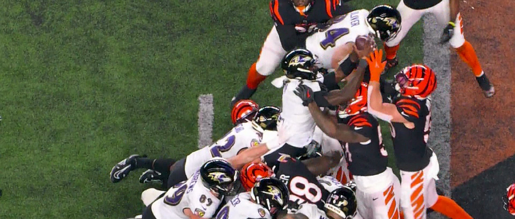 https://www.ghanamma.com/sp/wp-content/uploads/2023/01/huntley-fumble-top.jpg