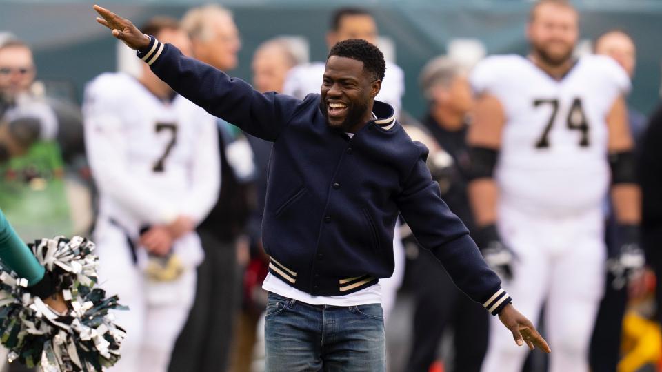 Kevin Hart Kevin-Hart-112221