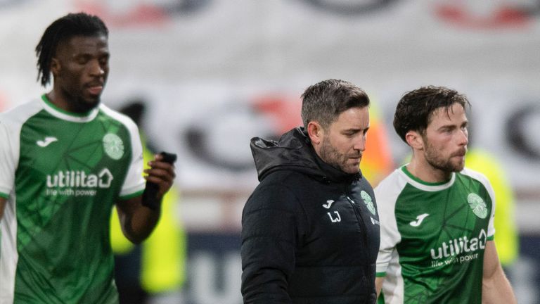 EDINBURGH, SCOTLAND - JANUARY 02: Hibernian manager Lee Johnson looks dejected during a cinch Premiership match between Heart of Midlothian and Hibernian at Tynecastle, on January 02, 2023, in Edinburgh, Scotland. (Photo by Mark Scates / SNS Group)