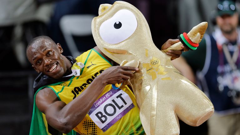 Usain Bolt celebrates winning gold in the men&#39;s 100-meter final during the athletics in the Olympic Stadium