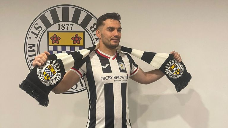 Tony Watt has joined St Mirren until the end of the season