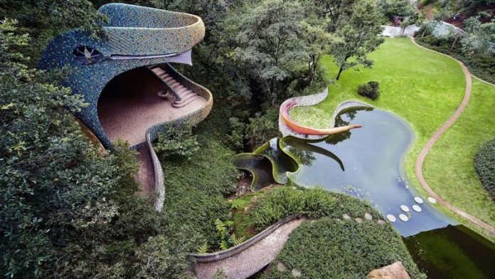 0_PAY-Airbnb-property-is-shaped-like-a-snake (Copy)