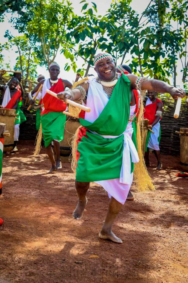 Burundi President shows off his drumming skills Burundi President shows off his drumming skills
