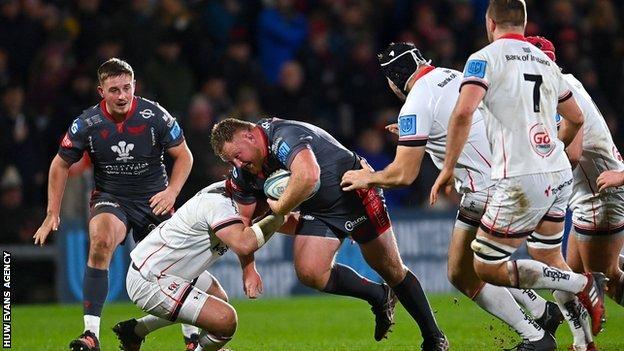 Samson Lee of Scarlets carries the ball against Ulster