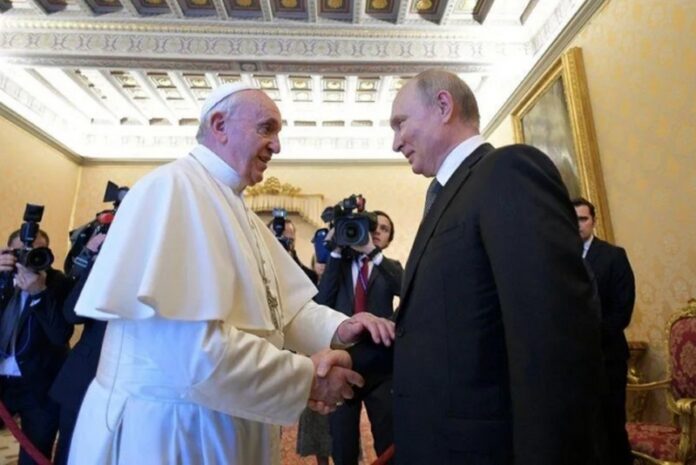 Russian President Vladimir Putin meets Pope Francis at the Vatican Russian President Vladimir Putin meets Pope Francis at the Vatican