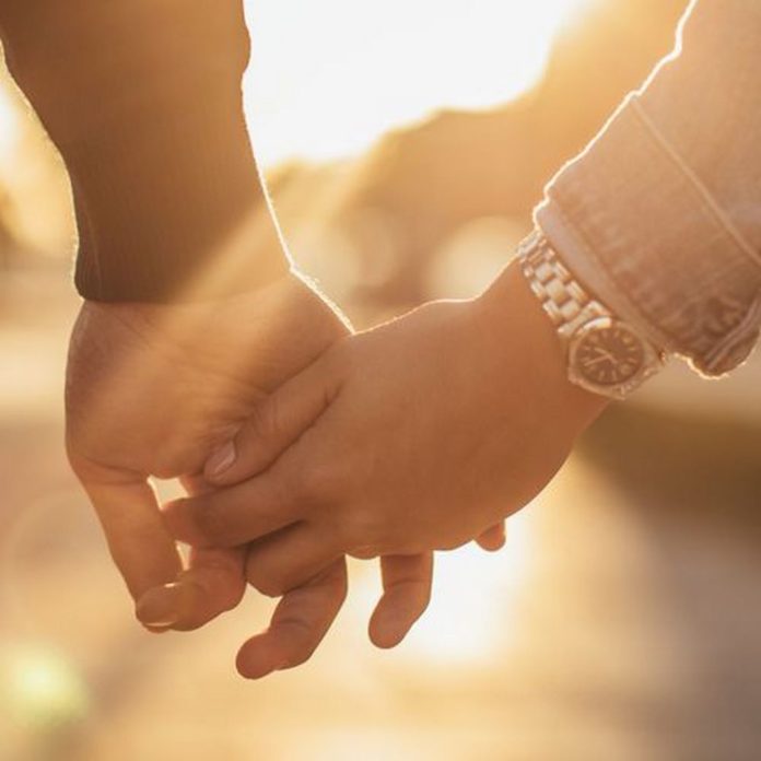 couple holding hands (Copy) Couple holding hands