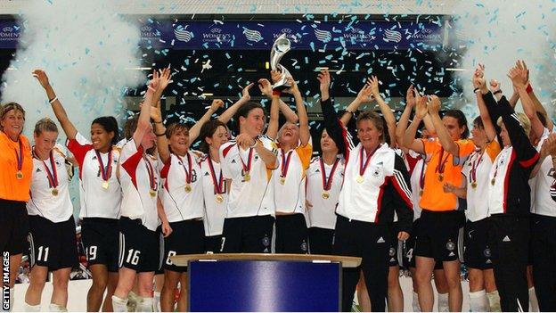 Germany's players celebrate winning the Women's 2005 European Championship final after defeating Norway in the final at Blackburn