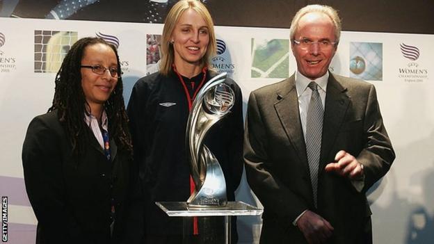 England coach Hope Powell (left), captain Faye White (centre) and England men's boss Sven Goran Eriksson at the group stage draw for Euro 2005 at the City of Manchester Stadium