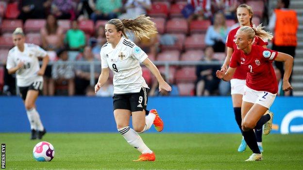 Simone Magill was forced off in the 79th minute of Northern Ireland's 4-1 defeat by Austria