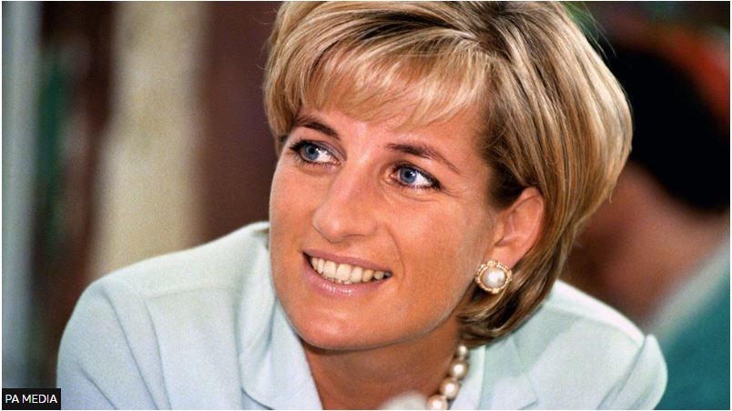 Princess Diana's Ford Escort sells for £650K at auction Princess Diana's Ford Escort sells for £650K at auction