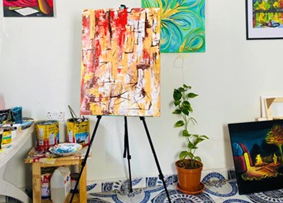 Nujuum Hashi's studio