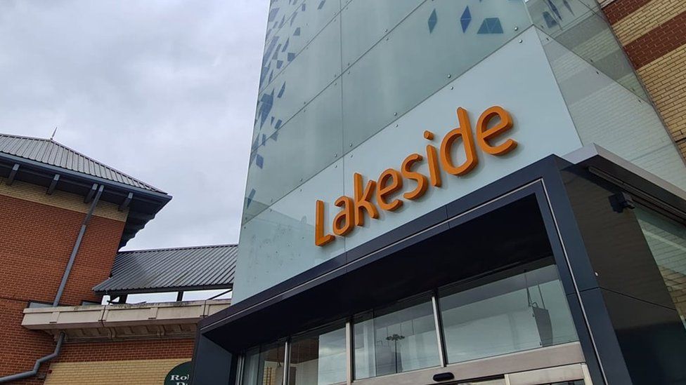 Picture of an entrance to Lakeside Shopping Centre