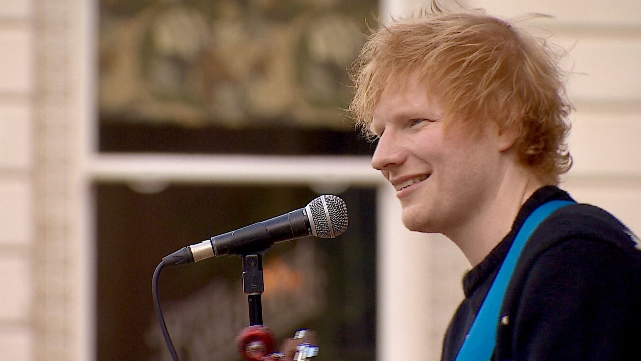 Ed Sheeran singing in Ipswich town centre