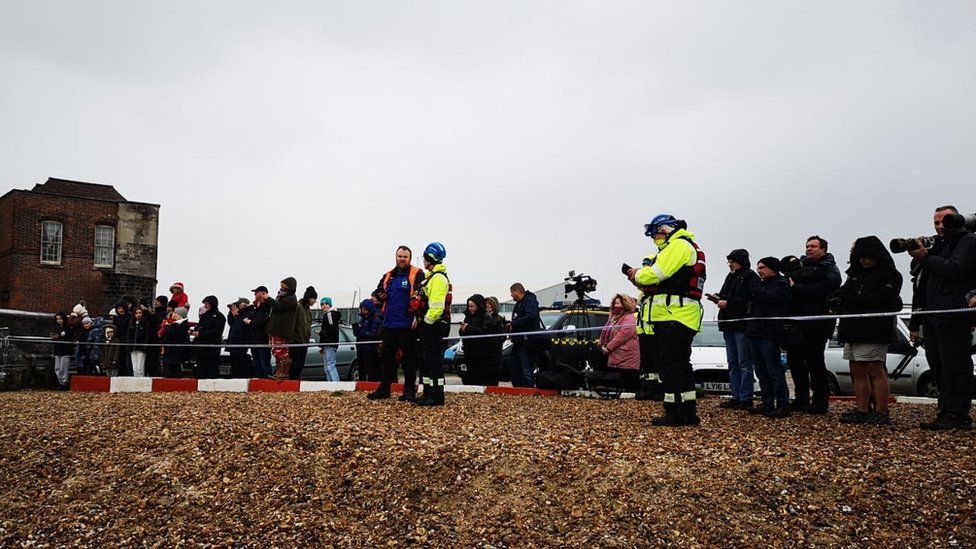 Calshot crowds /walrus