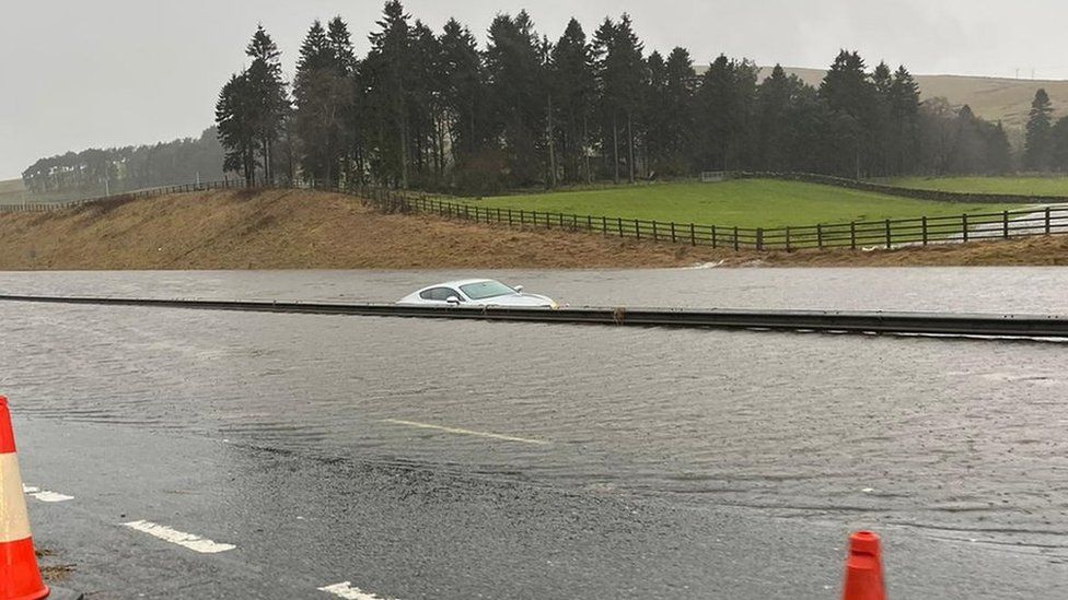 Flooding on the M74 at Abington