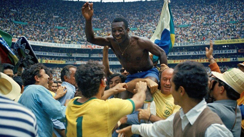 Pele celebrates the victory after winnings the 1970 World Cup in Mexico match between Brazil and Italy at Estadio Azteca on 21 June in Città del Messico. Mexico