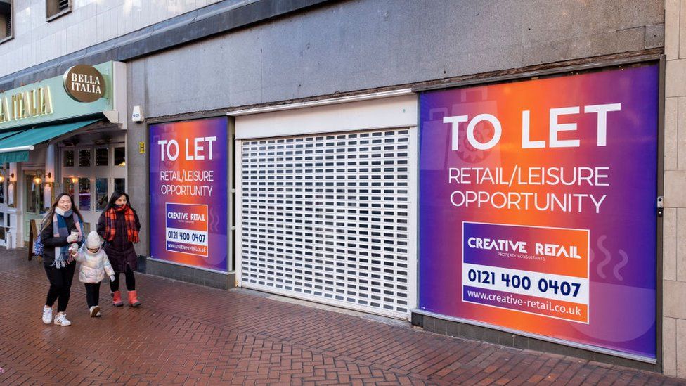 Closed down shop front in Birmingham December 2022