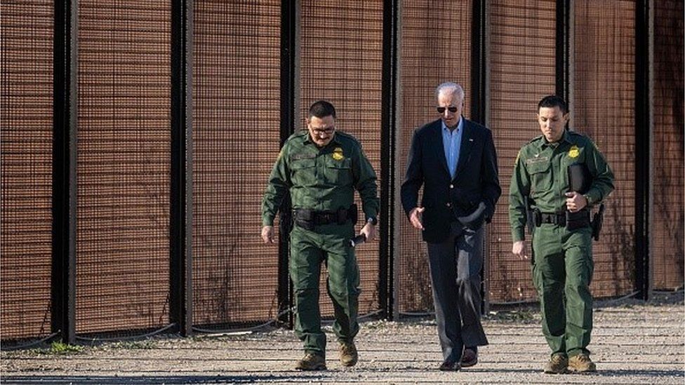 Biden with border agents