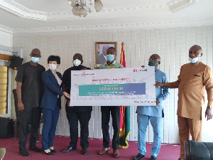 Huawei officials presenting a dummy cheque to deputy Sports Minister (second right)