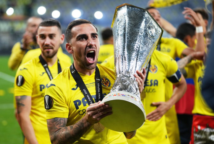 Paco Alcacer of Villarreal celebrates with the trophy after winning the UEFA Europa League final soccer match between Villarreal CF and Manchester United in Gdansk, Poland, 27 May 2021. EPA/Michael Sohn / POOL