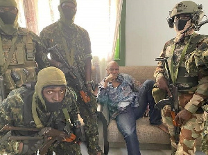 President Conde surrounded by a group of soldiers during his ouster