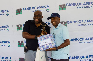 Managing Director of Bank of Africa, Kobby Andah presenting the prize to the Men's Category A winner
