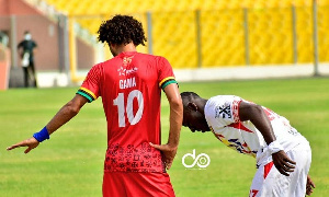 Asante Kotoko midfielder, Fabio Gama Dos Santos and Accra Hearts of Oak's Patrick Razak